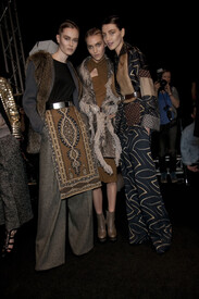 Etro_Fall_2011_Backstage_69q_Hrf_Dn_Oxx.jpg