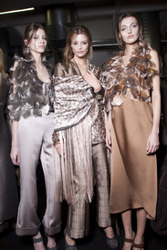 Giorgio_Armani_Fall_2011_Backstage_9_NFu_Whrflr_Rx.jpg