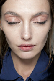 Giorgio_Armani_Fall_2011_Backstage_Dc4_CXev_VNOnx.jpg