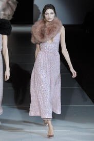 Giorgio_Armani_Fall_2011_c0rz_H-c8yiox.jpg