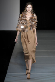 Giorgio_Armani_Fall_2011_ERIdq0k7_Gvfx.jpg