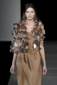 Giorgio_Armani_Fall_2011_q5_T2_Hw5_OFf_Sx.jpg