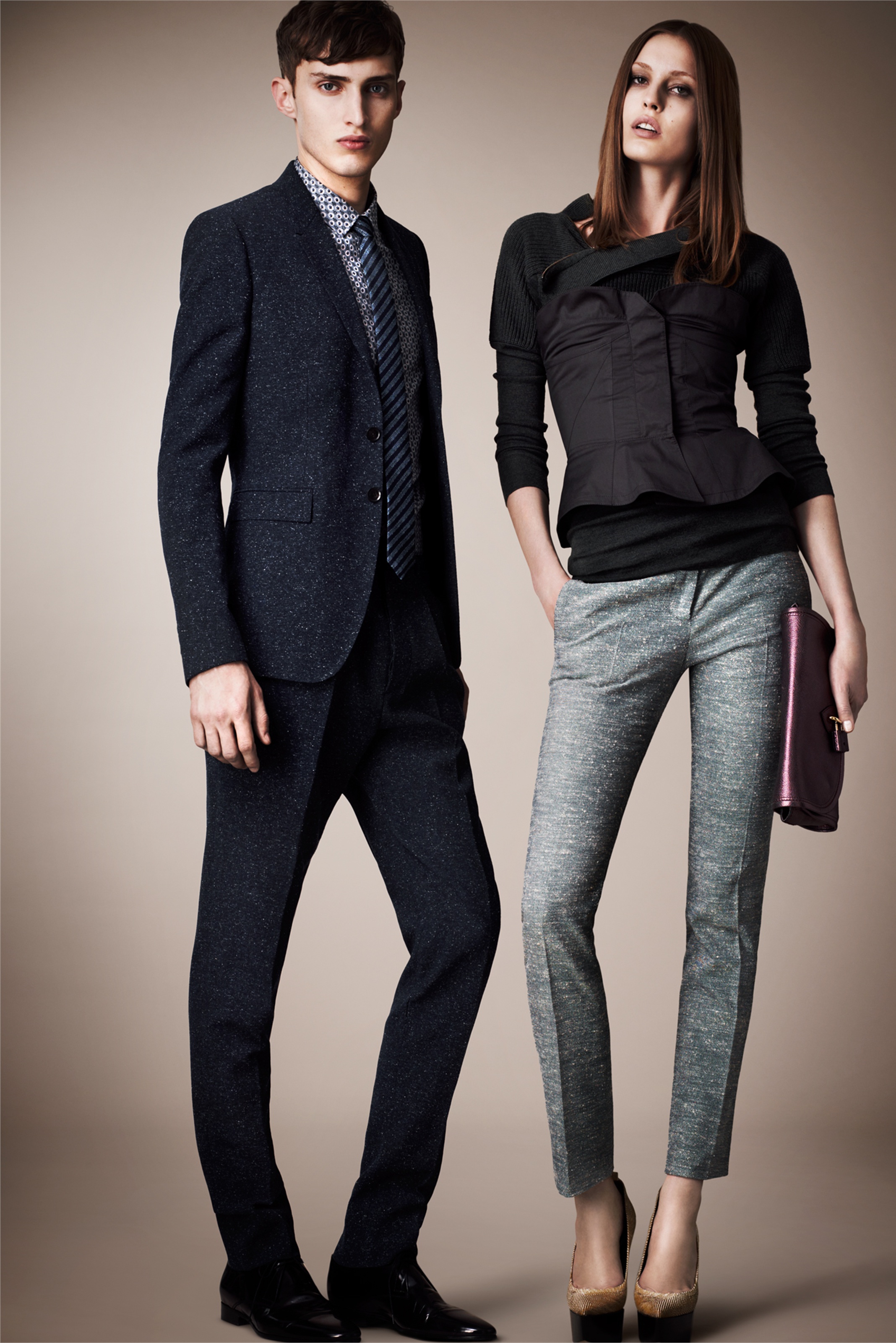 Его отец высокий и худощавый. Burberry Prorsum коллекция 2013. Современный стиль одежды. Современная стильная одежда. Женская и мужская одежда классика.