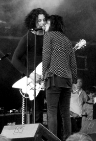 The_Dead_Weather_Glastonbury_2009-1.jpg