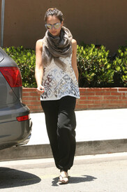 leaving_barneys_newyork_june29_3.jpg