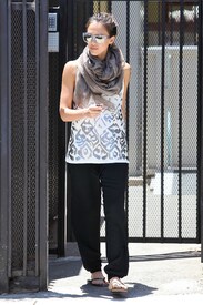 leaving_barneys_newyork_june29_5.jpg
