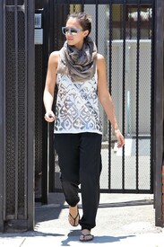 leaving_barneys_newyork_june29_6.jpg