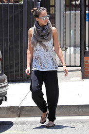 leaving_barneys_newyork_june29_7.jpg