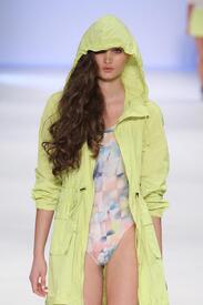 th_tovah_spring_summer_2012_mbfwa26.jpg