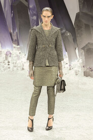 th_Chanel_Fall_2012_1.jpg