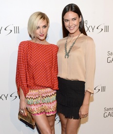 Odette Annable & Ashlee Simpson - Samsung Galaxy S III Launch, LA - 210612_113.jpg