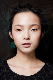 Vanessa_Bruno_Fall_2012_Backstage_fm_BKz_ORm_EZex.jpg