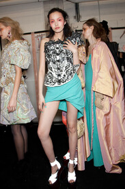 Vivienne_Westwood_Fall_2012_Backstage_9z_Uwha_LZD4.jpg