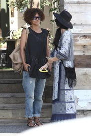 Halle Berry leaving Eveleigh Restaurant in West Hollywood 10.06.2012_10.jpg