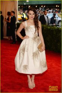 hailee-steinfeld-met-ball-2013-red-carpet-04.jpg