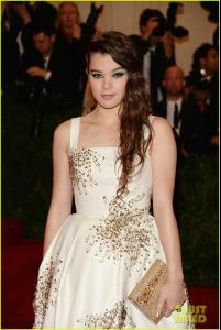 hailee-steinfeld-met-ball-2013-red-carpet-02.jpg