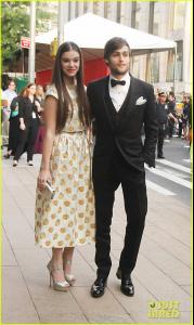 hailee-steinfeld-douglas-booth-cfda-fashion-awards-2013-05.JPG