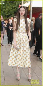 hailee-steinfeld-douglas-booth-cfda-fashion-awards-2013-09.JPG