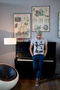 59-T-shirt-TOBIA-trousers-PORTA1.jpg