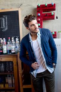 10-cardigan-MAMBO-shirt-CESKY-T-shirt-TAYLOR-trousers-PORTA1.jpg