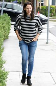 June82013-006 Jen heads to a lunch date at Tavern Restaurant in Brentwood - June 8 2013.jpg