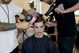 th_002_valentino_mens_backstage_spring_summer_2014_pfw1.jpg