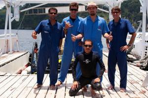 leonardo-dicaprio-with-the-owners-and-crew-of-the-deepsee-submersible-shmulik-eli-avi-and-moa-o.-undersea-hunter-group.jpg