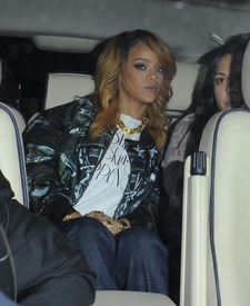 rihanna220613BZNimage10.jpg