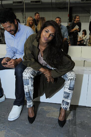 Alexander Wang Front Row Spring 2011 MBFW GXzhZbWo39dx.jpg