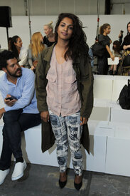 Alexander Wang Front Row Spring 2011 MBFW XL65lLLqZe-x.jpg