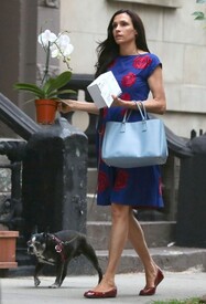 Famke-Janssen-street-style.jFUOi7pJqoU-DPz0FU.jpg