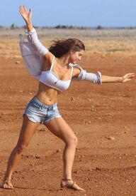 amanda-cerny-at-a-photoshoot-in-aruba_22.jpg