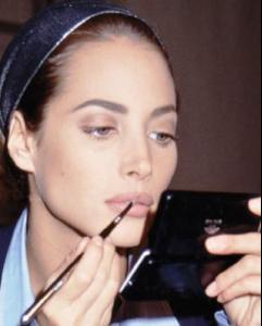 gallery-1428530976-elle-make-up-comp - Copie.jpg