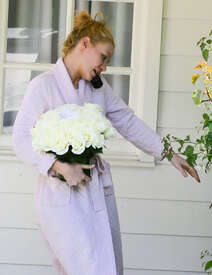 Iggy-Azalea-at-her-home-in-LA--07.jpg