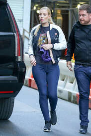 Iggy-Azalea-in-Skinny-Jeans--01.jpg