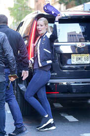 Iggy-Azalea-in-Skinny-Jeans--04.jpg