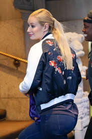 Iggy-Azalea-in-Skinny-Jeans--06.jpg