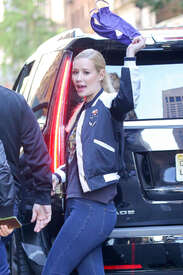 Iggy-Azalea-in-Skinny-Jeans--08.jpg