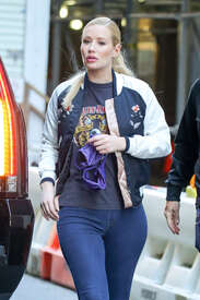 Iggy-Azalea-in-Skinny-Jeans--09.jpg