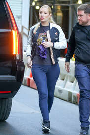 Iggy-Azalea-in-Skinny-Jeans--11.jpg