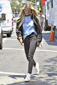 Sofia-Richie-out-in-New-York--13.jpg