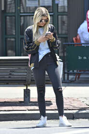 Sofia-Richie-out-in-New-York--10.jpg