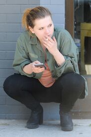 abigail-breslin-enjoys-a-cigarette-in-west-hollywood-6-25-2016-10.jpg