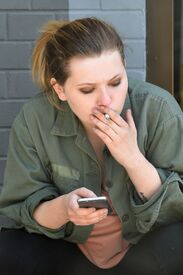 abigail-breslin-enjoys-a-cigarette-in-west-hollywood-6-25-2016-7.jpg