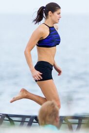 alexandra-daddario-on-the-set-of-baywatch-in-georgia-04-20-2016_5.jpg