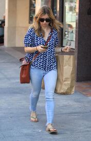 alona-tal-casual-style-shopping-in-beverly-hills-6-15-2016-5.jpg