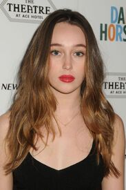 alycia-debnam-carey-at-the-dark-horse-premiere-in-los-angeles-03-30-2016_3.jpg