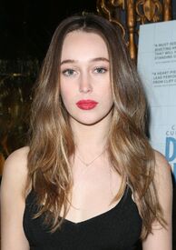 alycia-debnam-carey-at-the-dark-horse-premiere-in-los-angeles-03-30-2016_5.jpg