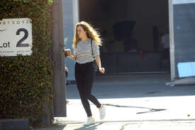 Alycia-Debnam-Carey--On-the-set-of-a-photoshoot--14.jpg