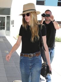 amber-heard-street-style-stopping-by-an-office-in-west-hollywood-6-16-2016-10.jpg